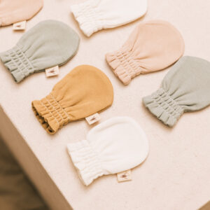 Baby mittens neutral in pima cotton | UAUA Collections