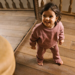 Toddler wearing jogger and sweater in pima cotton -hibisco - Puno Collection | UAUA Collections